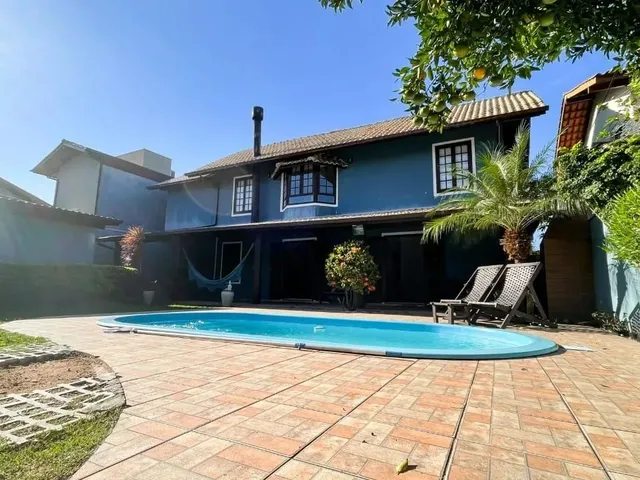 Imagem: Casa de 3 Dormitórios com Piscina no Rio
