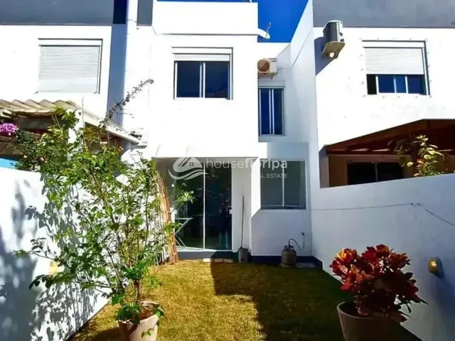 Imagem 9: Casa com 3 Quartos, Suíte, Quintal e 2 Vagas de Garagem, a Apenas 200 Metros da Praia No