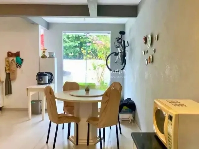 Imagem 11: Casa com 3 Quartos, Suíte, Quintal e 2 Vagas de Garagem, a Apenas 200 Metros da Praia No