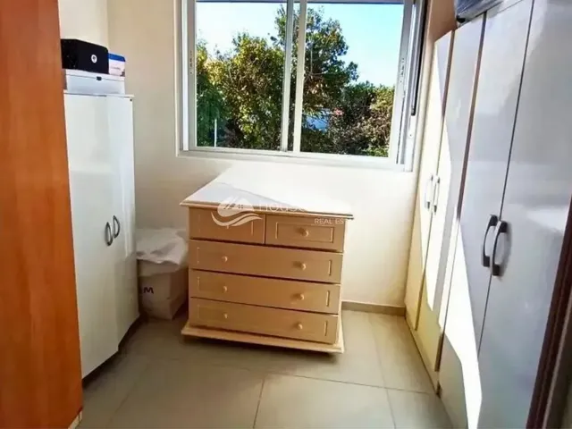 Imagem 6: Casa com 3 Quartos, Suíte, Quintal e 2 Vagas de Garagem, a Apenas 200 Metros da Praia No