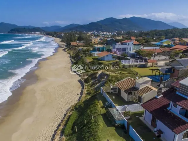 Imagem 10: Casa com 3 Quartos, Suíte, Quintal e 2 Vagas de Garagem, a Apenas 200 Metros da Praia No