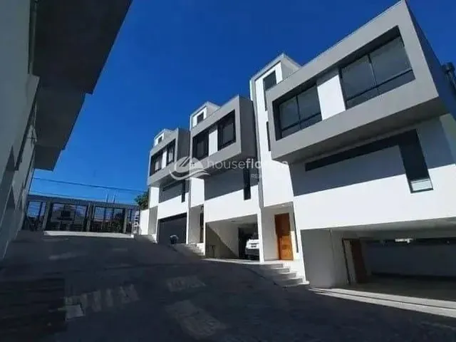 Imagem: Ampla Casa com 3 Dormitórios em Condomínio