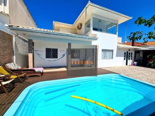 Imagem 1: Casa Pertinho da Praia do Campeche com Piscina e 4 Dormitórios