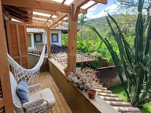 Imagem: Casa Aconchegante com Terreno Amplo no Coração