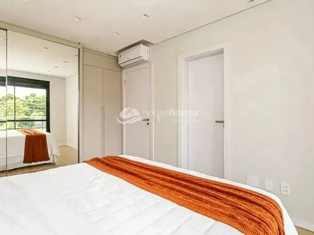 Imagem 2: Incrível Casa À Venda em Condomínio Fechado com 3 Dormitórios, com Móveis Planejados