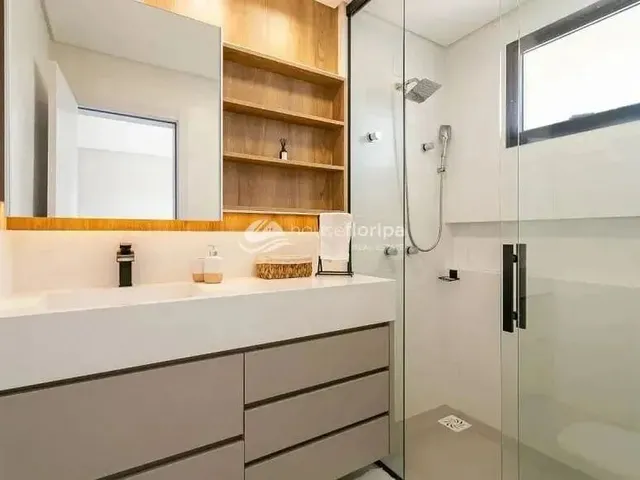Imagem 8: Incrível Casa À Venda em Condomínio Fechado com 3 Dormitórios, com Móveis Planejados
