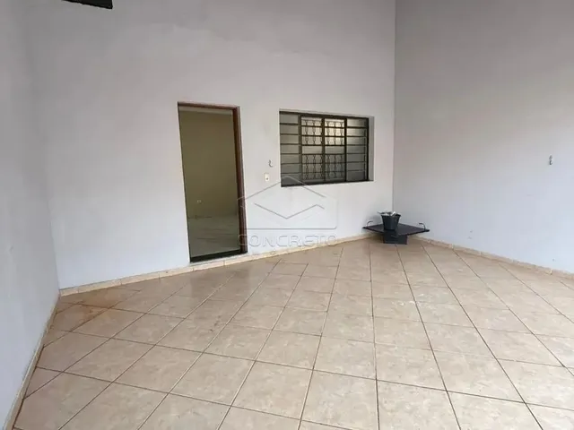 Imagem: A casa possui 3 Dormitórios, 1 Suíte, 2 Banheiros, 2