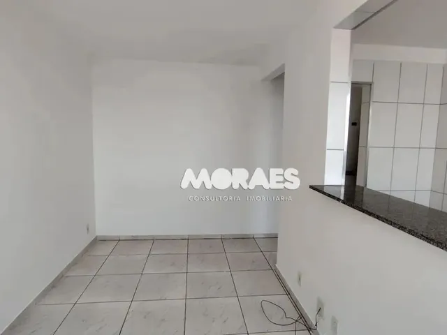 Imagem: O apartamento possui 2 Dormitórios, 1 Banheiro, 1 Vaga na