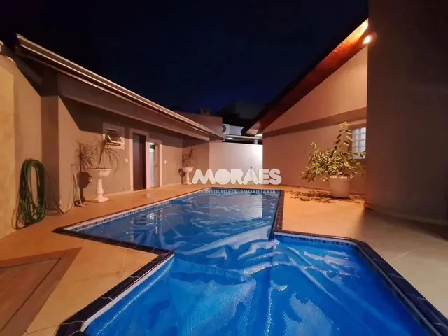Imagem: A casa em condomínio possui 3 Dormitórios, 3 Suítes, 5