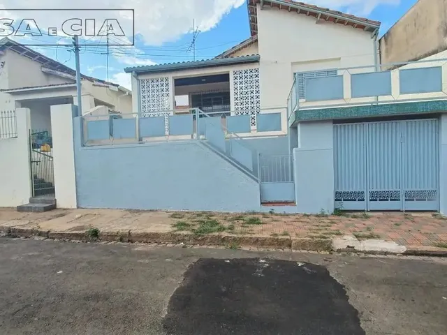 Imagem: A casa possui 3 Dormitórios, 1 Suíte, 2 Banheiros, 1 Vaga
