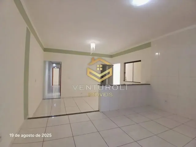 Imagem: A casa possui 3 Dormitórios, 3 Banheiros, 2 Vagas na