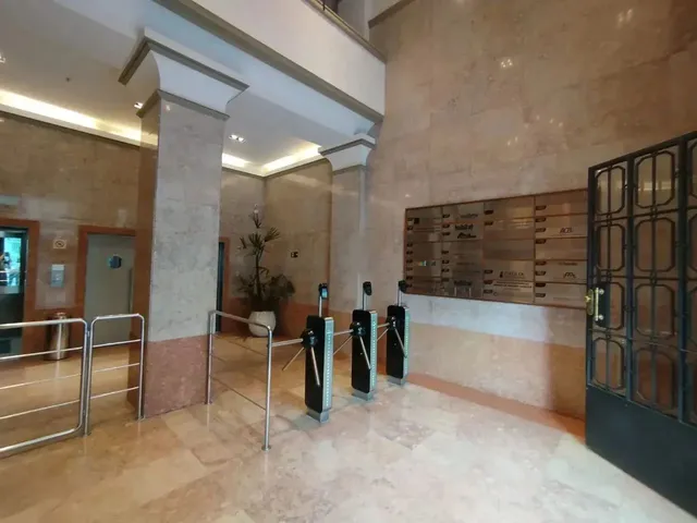 Imagem 3: Sala Comercial Reformada - Padrão Alto, com 247M², À Rua México, Nº 11