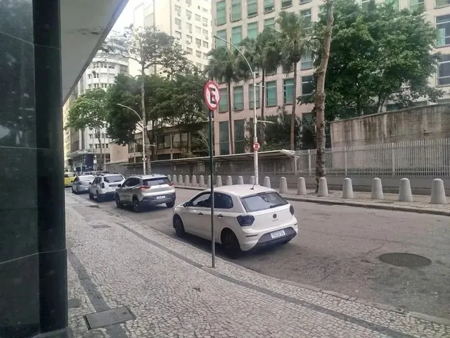 Imagem 5: Sala Comercial Reformada - Padrão Alto, com 247M², À Rua México, Nº 11
