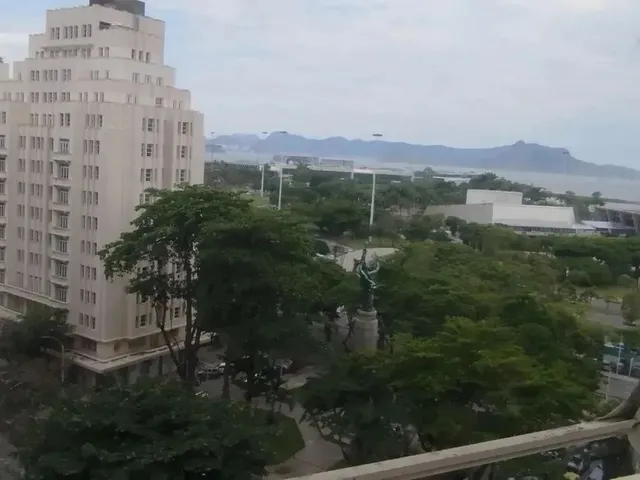 Imagem 2: Sala Comercial Reformada - Padrão Alto, com 247M², À Rua México, Nº 11