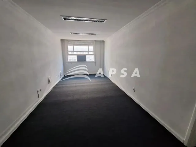 Imagem 9: Excelente Oportunidade no Coração da Cidade: Sala Comercial Espaçosa em Andar Alto