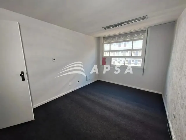 Imagem 5: Excelente Oportunidade no Coração da Cidade: Sala Comercial Espaçosa em Andar Alto