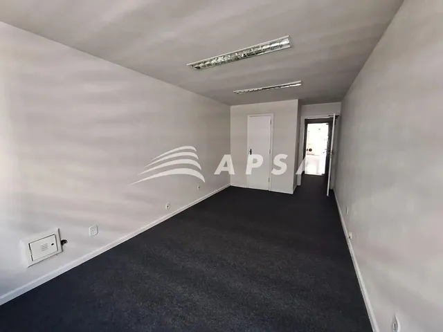 Imagem 10: Excelente Oportunidade no Coração da Cidade: Sala Comercial Espaçosa em Andar Alto