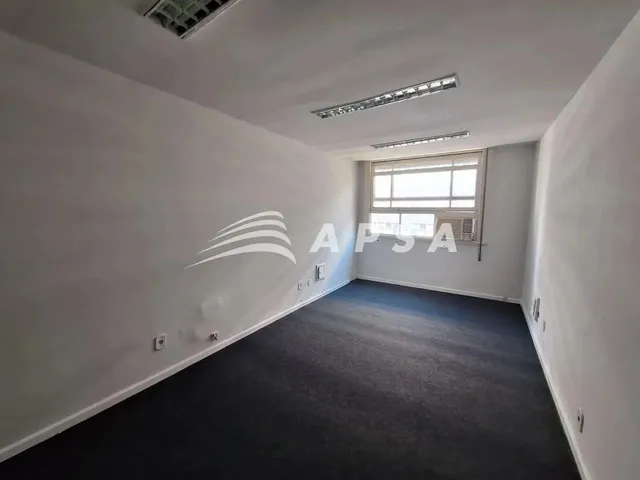 Imagem 3: Excelente Oportunidade no Coração da Cidade: Sala Comercial Espaçosa em Andar Alto