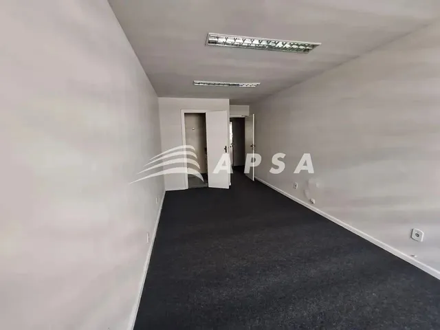 Imagem 6: Excelente Oportunidade no Coração da Cidade: Sala Comercial Espaçosa em Andar Alto