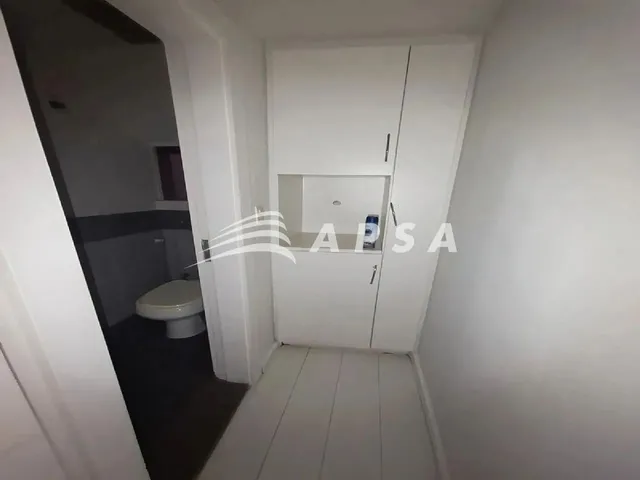 Imagem 7: Excelente Oportunidade no Coração da Cidade: Sala Comercial Espaçosa em Andar Alto