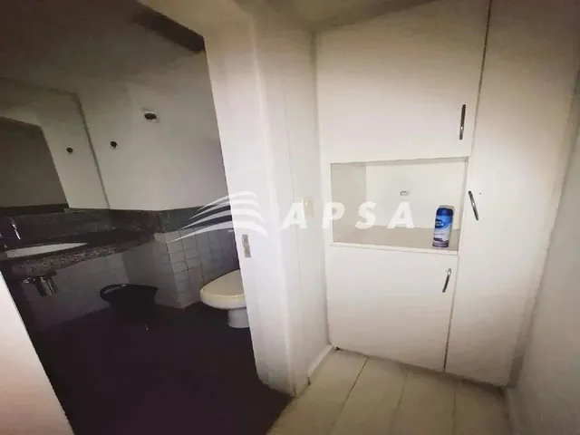 Imagem 12: Excelente Oportunidade no Coração da Cidade: Sala Comercial Espaçosa em Andar Alto