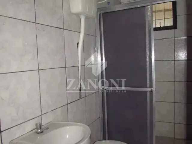 Imagem 2: Casa Conj Requiao com Dois Quartos , Frente