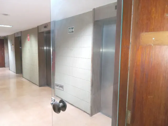 Imagem 1: Sala Comercial À Venda no Centro / 34 M2 / Localização Excelente / Metrô e Vlt Ao