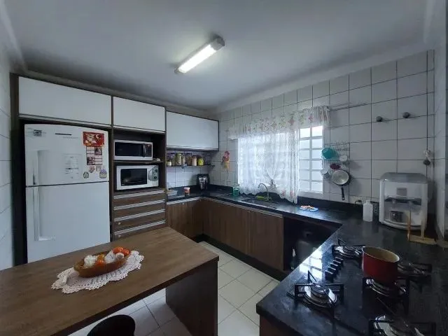 Imagem 8: Aluga-Se! Sobrado para Locação na Região Nobre de Maringá - Excelente Localização