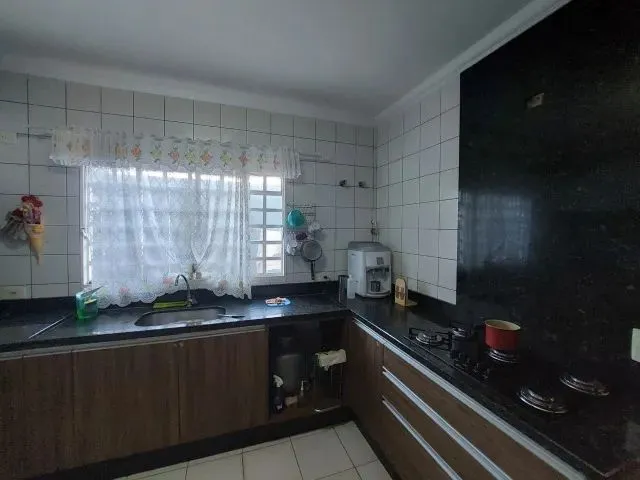 Imagem 4: Aluga-Se! Sobrado para Locação na Região Nobre de Maringá - Excelente Localização