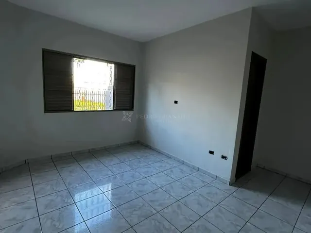 Imagem 12: Casa com Terreno Amplo Próxima À Avenida Nildo Ribeiro