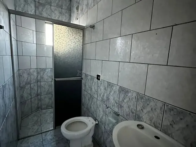 Imagem 4: Casa com Terreno Amplo Próxima À Avenida Nildo Ribeiro
