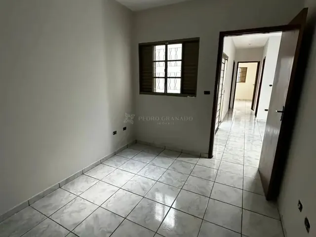 Imagem 5: Casa com Terreno Amplo Próxima À Avenida Nildo Ribeiro