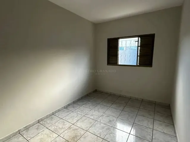 Imagem 11: Casa com Terreno Amplo Próxima À Avenida Nildo Ribeiro
