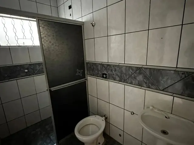 Imagem 6: Casa com Terreno Amplo Próxima À Avenida Nildo Ribeiro