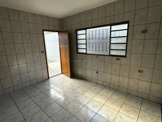 Imagem 8: Casa com Terreno Amplo Próxima À Avenida Nildo Ribeiro