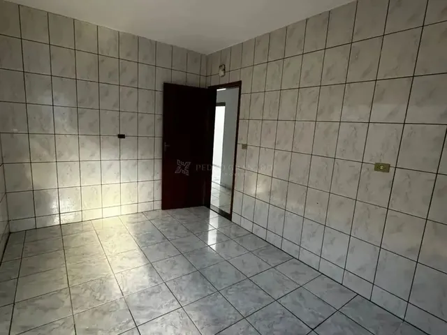 Imagem 9: Casa com Terreno Amplo Próxima À Avenida Nildo Ribeiro