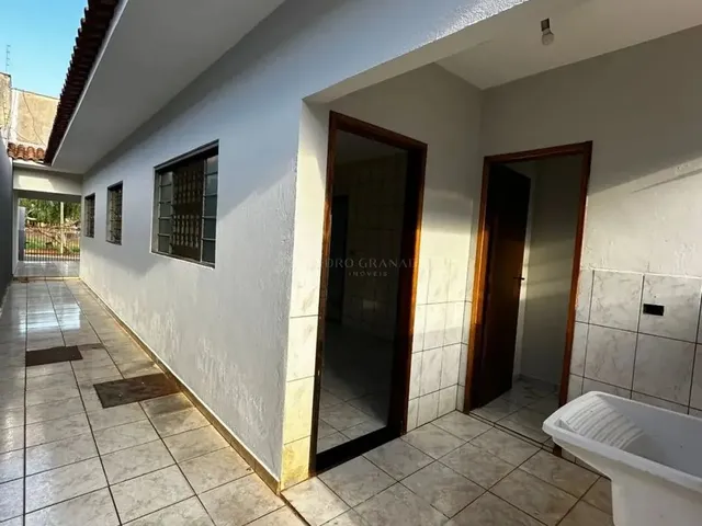 Imagem 7: Casa com Terreno Amplo Próxima À Avenida Nildo Ribeiro