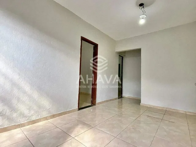 Imagem: Linda Casa com 2 Quartos - 1 Banheiro