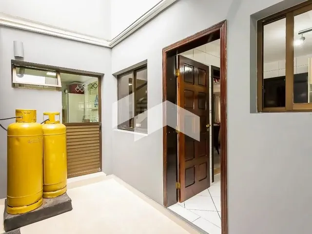 Imagem 9: Sobrado Triplex com Espaço Gourmet Completo e Teto Retrátil São Pedro