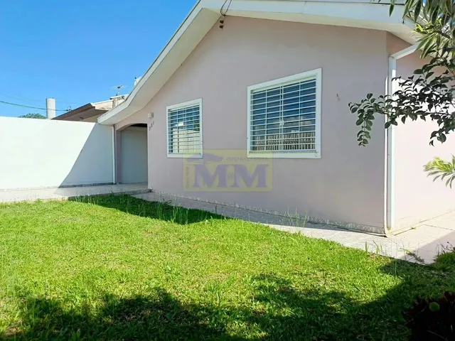 Imagem: Casa Térrea com 3 Quartos e Amplo Terreno