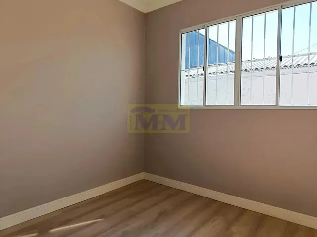 Imagem 2: Casa Térrea com 3 Quartos e Amplo Terreno em Pinhais!