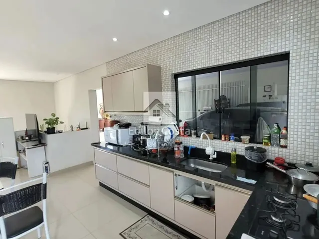 Imagem: Vende Sobrado Roça Grande Colombo Analisa