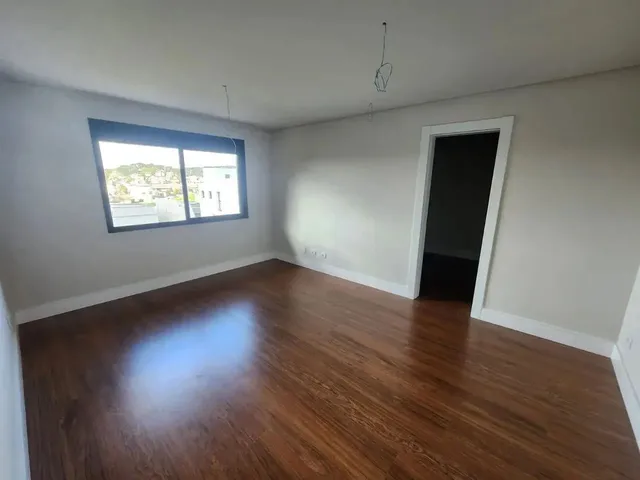 Imagem 4: Casa Nova em Cond 265 M2 Priv. 3 Suítes com Closets, 4 Vagas, Amplo Quintal com Spa No
