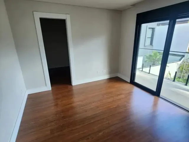 Imagem 8: Casa Nova em Cond 265 M2 Priv. 3 Suítes com Closets, 4 Vagas, Amplo Quintal com Spa No