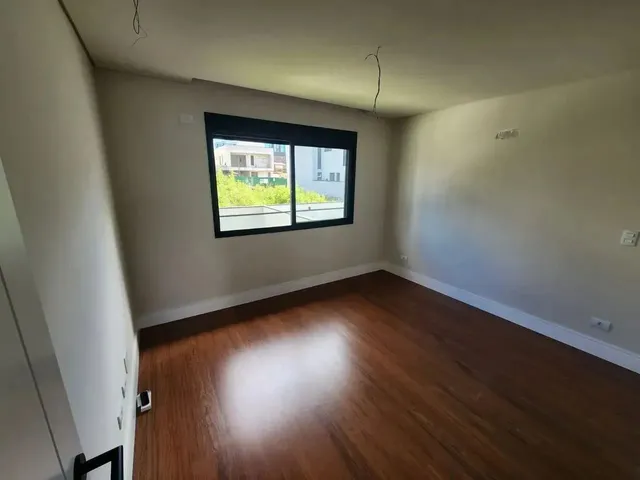 Imagem 2: Casa Nova em Cond 265 M2 Priv. 3 Suítes com Closets, 4 Vagas, Amplo Quintal com Spa No