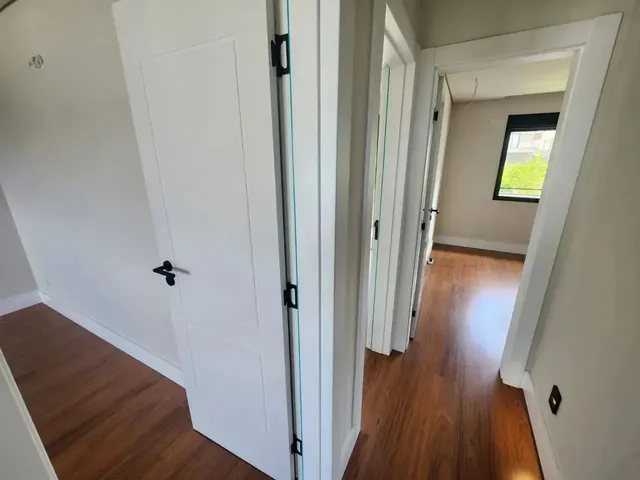 Imagem 12: Casa Nova em Cond 265 M2 Priv. 3 Suítes com Closets, 4 Vagas, Amplo Quintal com Spa No