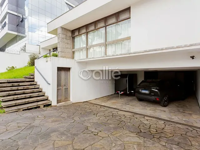 Imagem 2: Casa com 5 Quartos no Batel