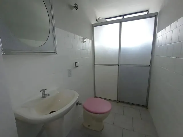 Imagem 3: Apartamento de 2 Quartos no Bairro Centro Cívico
