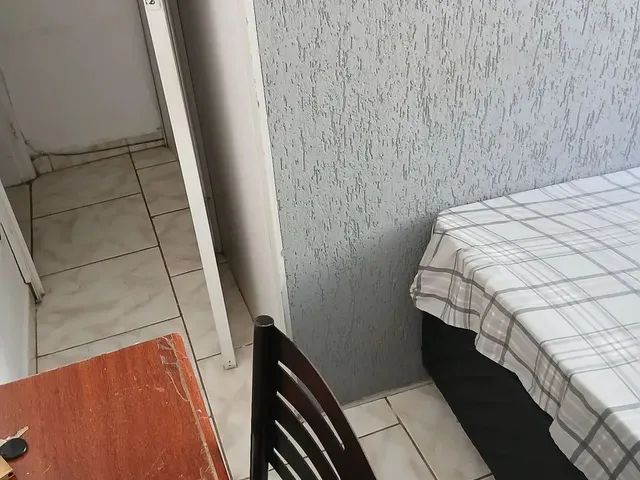 Imagem 9: Quarto Individual no Centro, para Rapazes com Internet Incluso no Preço
