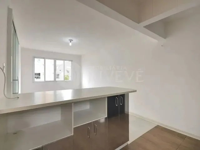 Imagem 10: Imobiliaria Juvevê Aluga Apto Ultimo Andar 2 Dormit Ahu Cabral Centro Civico Prx